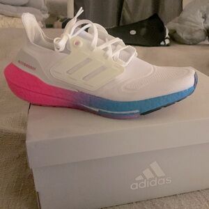 NIB ADIDAS UltraBoost 22, size 8